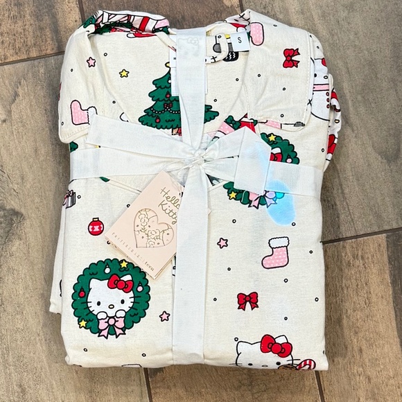Hello Kitty Organic Flannel Christmas Pajama Set - Pottery Barn Teen - Picture 3 of 5